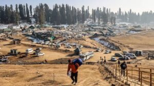 Tourist Disappointment as Sonamarg, Gulmarg, and Pahalgam Experience Lack of Snowfall; Kashmir Faces Extended Dry Spell